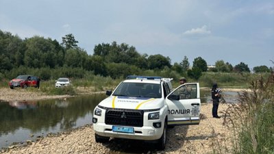 Поліцейські, граната, річка, Черніїв, Франківщина