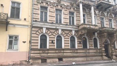 В Одесі обвалився карниз пам'ятника архітектури: мерія звернулася до Мінкульту В Одесі обвалився карниз пам'ятника архітектури: мерія звернулася до Мінкульту