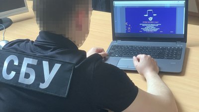 Працював на замовлення клієнта з Росії. СБУ викрила хакера з Франківщини