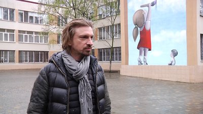 "Хотів створити щось радісне": в Одесі французький художник намалював мурал на будівлі школи "Хотів створити щось радісне": в Одесі французький художник намалював мурал на будівлі школи