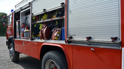 Швейцарські колеги передали закарпатським рятувальникам пожежне авто та 400 спецкостюмів