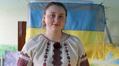 На Дніпропетровщині діти розмальовують гільзи для благодійного аукціону На Дніпропетровщині діти розмальовують гільзи для благодійного аукціону