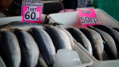 Тюльки, бачу, нема? Як купують рибу на одеському "Привозі" в умовах дефіциту. ФОТОРЕПОРТАЖ Тюльки, бачу, нема? Як купують рибу на одеському "Привозі" в умовах дефіциту. ФОТОРЕПОРТАЖ