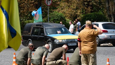 В Ужгороді попрощалися з полеглим захисником Владиславом Амітом В Ужгороді попрощалися з полеглим захисником Владиславом Амітом