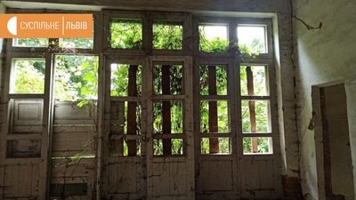 Колишній народний дім у селі Віжомля