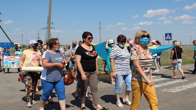 Дорогу на курортний Генічеськ втретє перекривали жителі Херсонщини Дорогу на курортний Генічеськ втретє перекривали жителі Херсонщини