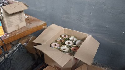 4000 окопних свічок за три місяці виготовив Василь Малецький з Центру обліку бездомних осіб у Житомирі 4000 окопних свічок за три місяці виготовив Василь Малецький з Центру обліку бездомних осіб у Житомирі