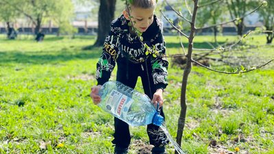 В Івано-Франківську до дня міста франківці та переселенці висадили 360 дерев В Івано-Франківську до дня міста франківці та переселенці висадили 360 дерев