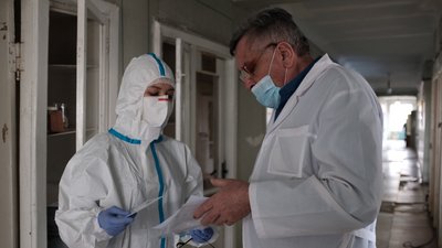 "Ковідна" надбавка та вислуга років: яка зарплата у керівників буковинських лікарень