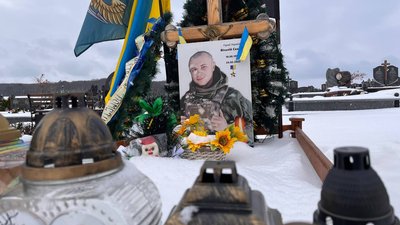 "Я обіцяла йому бути сильною": мати Віталія Скакуна про рік без сина "Я обіцяла йому бути сильною": мати Віталія Скакуна про рік без сина