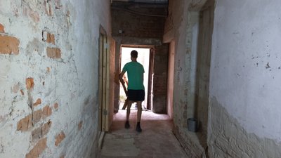 У селі на Полтавщині люди самостійно облаштовують укриття