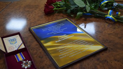 Родині загиблого захисника з Одещини вручили орден "За мужність" ІІІ ступеня Родині загиблого захисника з Одещини вручили орден "За мужність" ІІІ ступеня