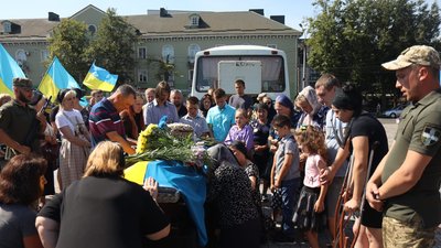 У Рівному попрощались із 26-річним військовим Сергієм Моканом У Рівному попрощались із 26-річним військовим Сергієм Моканом