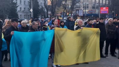 Згуртовані однією метою. Херсонці провели віче Згуртовані однією метою. Херсонці провели віче