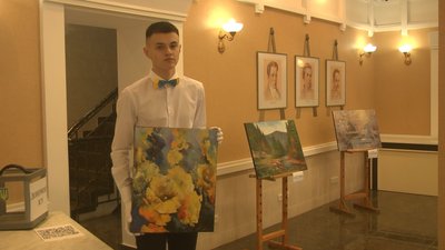 У Хмельницькому відбувся благодійний аукціон на підтримку ЗСУ
