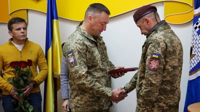 У Житомирі рідним загиблих воїнів передали державні нагороди У Житомирі рідним загиблих воїнів передали державні нагороди