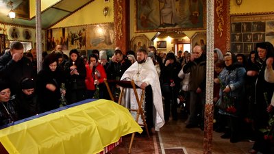 В Сумах попрощались з двома воїнами-захисниками Станіславом Євтушенком та Денисом Рудиченком В Сумах попрощались з двома воїнами-захисниками Станіславом Євтушенком та Денисом Рудиченком