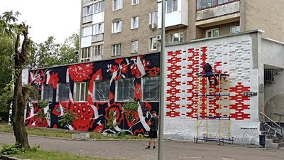 Фасад волинської бібліотеки прикрасили українським орнаментом Фасад волинської бібліотеки прикрасили українським орнаментом