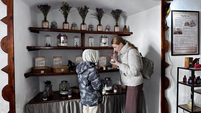 У замку “Паланок” відкрили експозицію із середньовічними парфумами