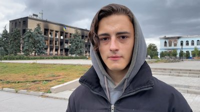"Гірше, аніж в будь-якому фільмі": фоторепортаж зі звільненого Ізюма "Гірше, аніж в будь-якому фільмі": фоторепортаж зі звільненого Ізюма