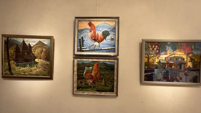 В Ужгороді відкрили виставку-продаж картин закарпатських художників на підтримку ЗСУ