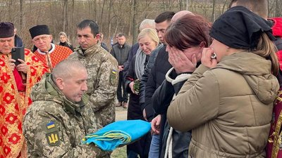 В останню дорогу провели бійця Василя Джумака В останню дорогу провели бійця Василя Джумака
