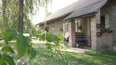 Подружжя купило та відреставрували кам'яну хату