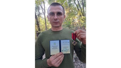 Залужний нагородив "Золотим хрестом" військового з Івано-Франківщини Василя Яблонського