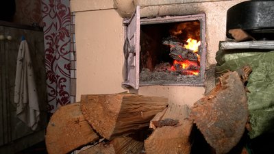 Безкоштовних дров на зиму потребують понад сім тисяч домогосподарств на прикордонні Чернігівщини: хто допомагатиме