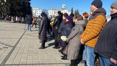 У Краматорську вшанували Героїв Небесної Сотні, фото: Суспільне Донбас У Краматорську вшанували Героїв Небесної Сотні, фото: Суспільне Донбас