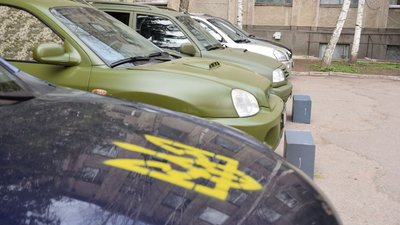 З Черкащини захисникам відправили чергову партію автомобілів