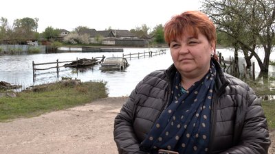 Вода спадає: як жителі підтоплених сіл на Чернігівщині повертаються до звичного життя Вода спадає: як жителі підтоплених сіл на Чернігівщині повертаються до звичного життя