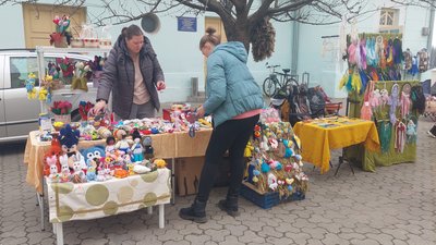 В Ужгороді провели "Весняний ярмарок", щоб зібрати гроші на деталі для ударних FPV-дронів