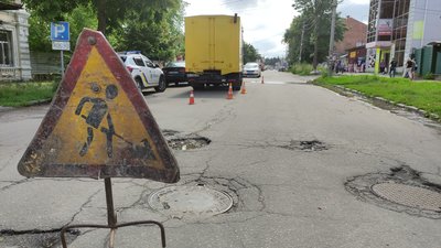 У Полтаві правоохоронці частково перекрили рух вулицею: у чому причина У Полтаві правоохоронці частково перекрили рух вулицею: у чому причина