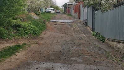 Через погану дорогу у деяких жителів Полтави нерегулярно вивозять сміття: що каже влада Через погану дорогу у деяких жителів Полтави нерегулярно вивозять сміття: що каже влада