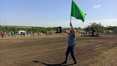 У Бобринці відбувся мотокрос. Один учасник травмувався У Бобринці відбувся мотокрос. Один учасник травмувався