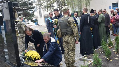 "Неможливого не буває": у місті на Рівненщині встановили пам’ятний знак розвідникам "Неможливого не буває": у місті на Рівненщині встановили пам’ятний знак розвідникам