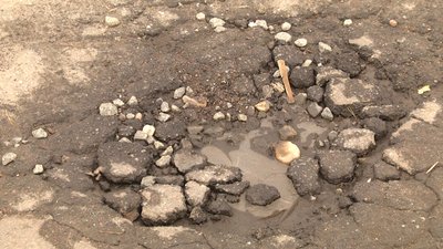 У Житомирі почали готуватися до проведення ямкових ремонтів на дорогах