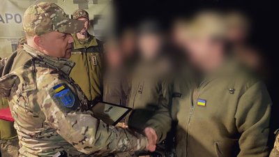 Сімох військових 103 бригади тероборони нагородили відзнакою "За оборону України" Сімох військових 103 бригади тероборони нагородили відзнакою "За оборону України"