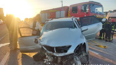 Поліція Одещини встановлює обставини ДТП, внаслідок якої травмувалися п’ятеро людей
