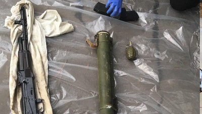 П'ятьох жителів Донеччини викрили на збуті зброї, боєприпасів та вибухівки. ФОТО П'ятьох жителів Донеччини викрили на збуті зброї, боєприпасів та вибухівки. ФОТО