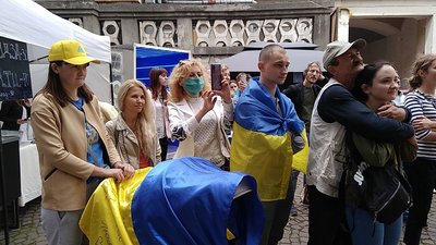 Вболівальники у львівській фан-зоні Вболівальники у львівській фан-зоні