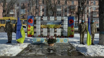 Покладання квітів з нагоди вшанування загиблих учасників Революції Гідності Покладання квітів з нагоди вшанування загиблих учасників Революції Гідності