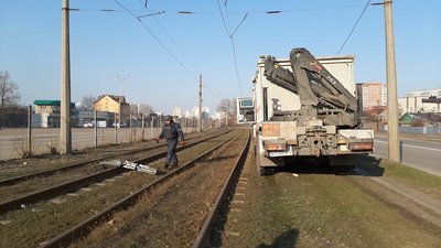 Наслідки обстрілу пункту гуманітарної допомоги у Харкові: фото Наслідки обстрілу пункту гуманітарної допомоги у Харкові: фото