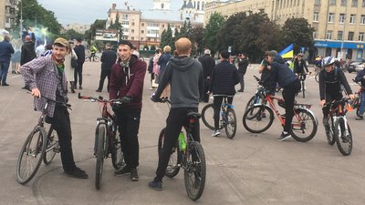 У Житомирі дві тисячі велосипедистів взяли участь у загальноміському святі "Велодень-2021" У Житомирі дві тисячі велосипедистів взяли участь у загальноміському святі "Велодень-2021"