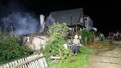 Пожежа на Міжгірщині: коротке замикання призвело до загоряння надвірної споруди
