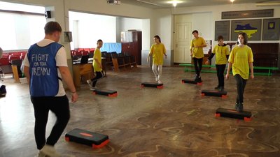 Змінити фізкультуру: учні та вчителі однієї з гімназій Миколаївщини представили проєкт "Fit by step"