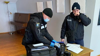 Під час виборів президента "Могилянки" невідомі викрали скриньку з бюлетенями Під час виборів президента "Могилянки" невідомі викрали скриньку з бюлетенями