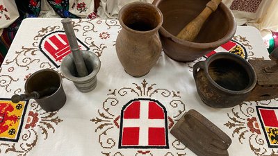 Вишиті сорочки та сукні: у Луцьку – виставка старовинного одягу Вишиті сорочки та сукні: у Луцьку – виставка старовинного одягу