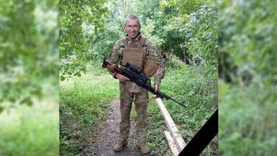 На Чернігівщині попрощалися з двома солдатами, які загинули внаслідок ворожих обстрілів На Чернігівщині попрощалися з двома солдатами, які загинули внаслідок ворожих обстрілів